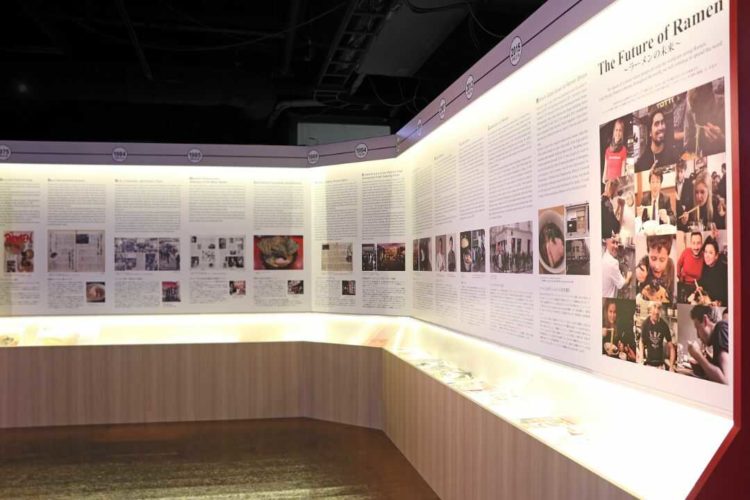 「新横浜ラーメン博物館」内にあるラーメンの歴史を示す展示物