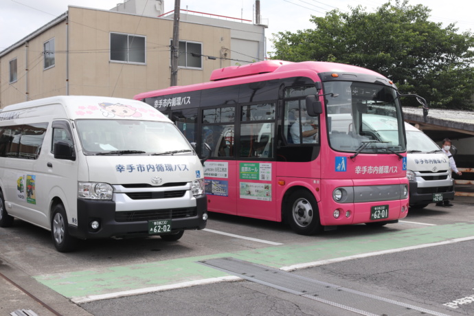 2台の市内循環バス