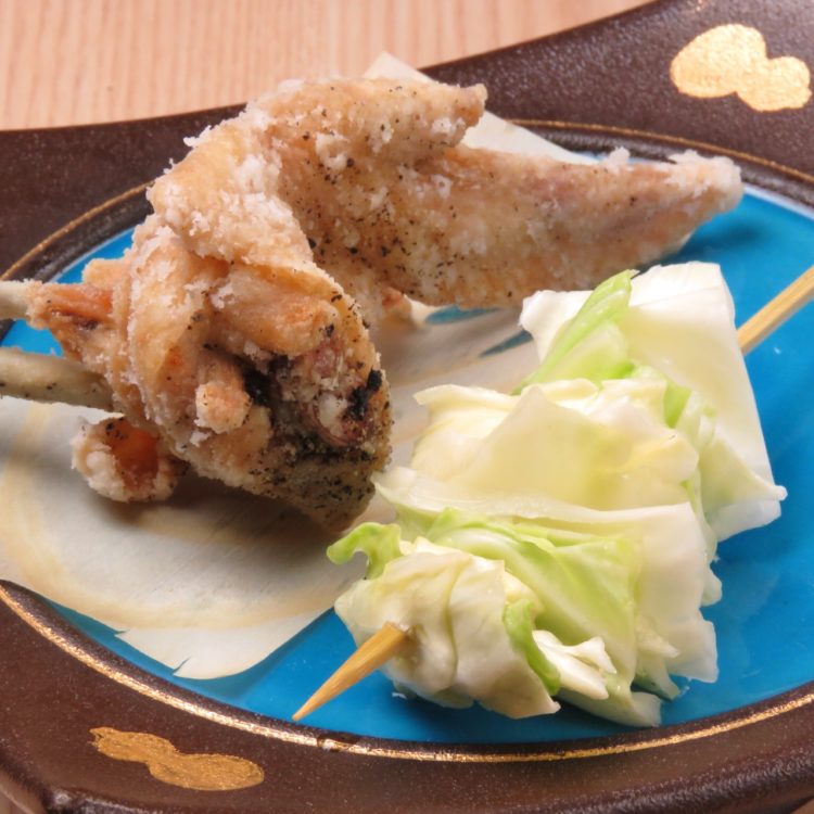 焼鳥と金の伊達鶏手羽先の唐揚げ(3本)¥840