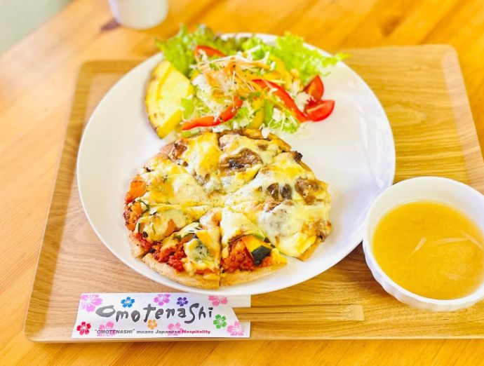 「Cafe こころ」の玄米粉ピザ