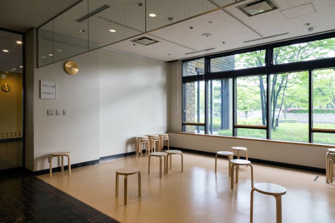 新潟市美術館の1階にあるフリースペース「ラウンジN」