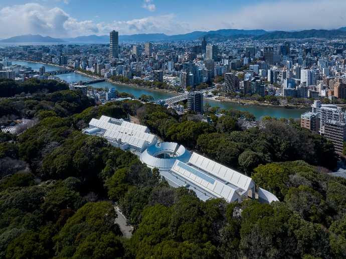 「広島市現代美術館」の外観空撮