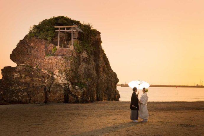 「八重垣写真館」で撮影した稲佐の浜と夕景のウェディングフォト