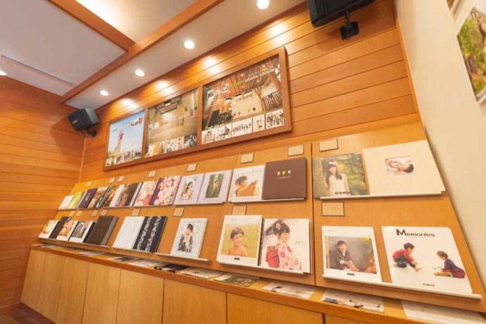 島根県出雲市でフォトウェディングができる「八重垣写真館」のアルバムコーナー