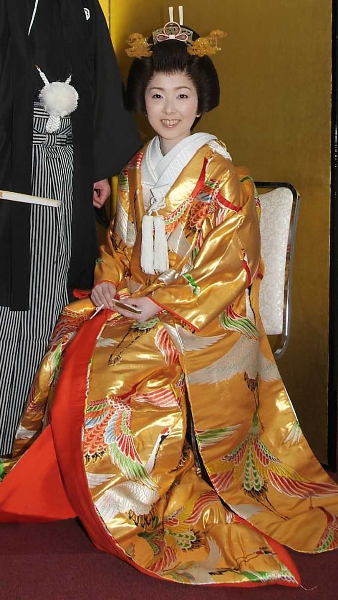 阿部野神社にて金の色打掛を纏った新婦