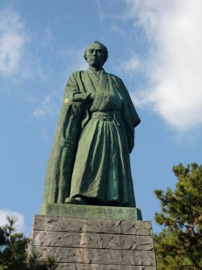 桂浜の坂本龍馬の銅像の写真