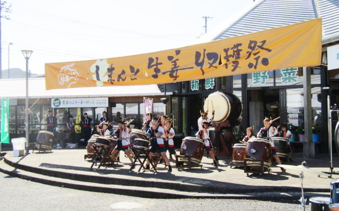 高岡郡四万十町「道の駅あぐり窪川」の生姜収穫祭での太鼓演奏