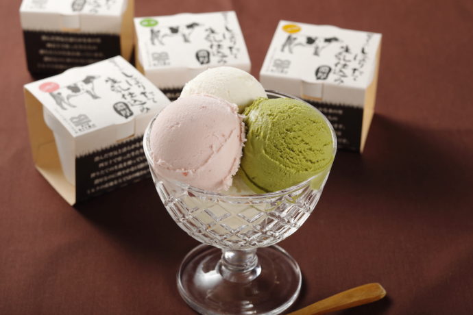 高知県にある「道の駅あぐり窪川」の人気商品「生乳アイス」3種類