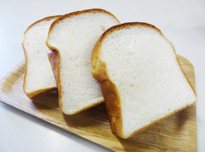仁井田米を使用した高知県四万十町「道の駅あぐり窪川」のオリジナル「もち肌美食パン」3枚切り