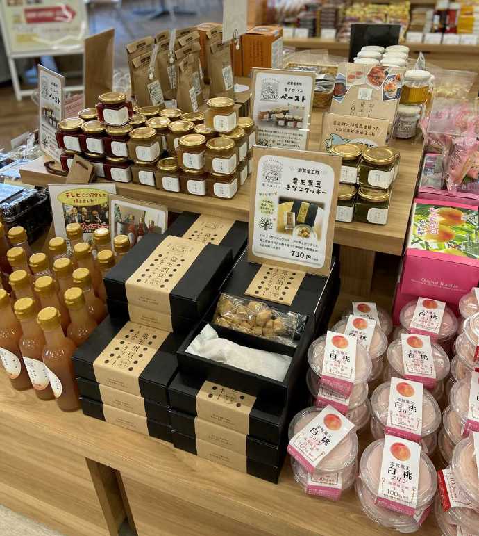 道の駅 アグリパーク竜王の直売所に並ぶ滋賀県の特産品