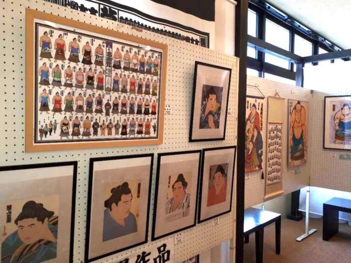 青森県西津軽郡鰺ヶ沢町の「鰺ヶ沢相撲館」に展示された力士の肖像画