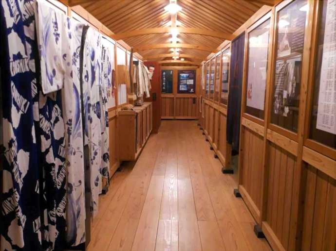 青森県西津軽郡鰺ヶ沢町にある「鰺ヶ沢相撲館」の回廊