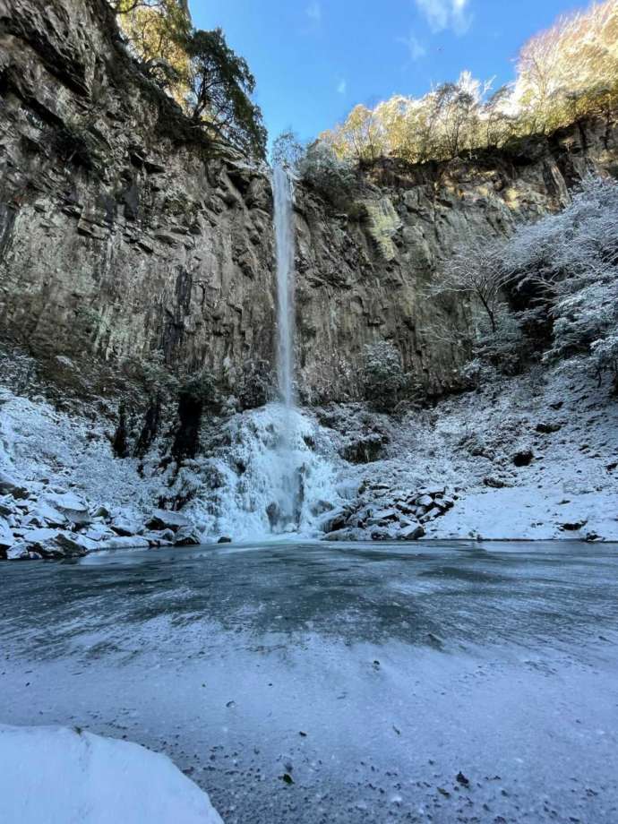 東椎屋の滝の冬の凍結