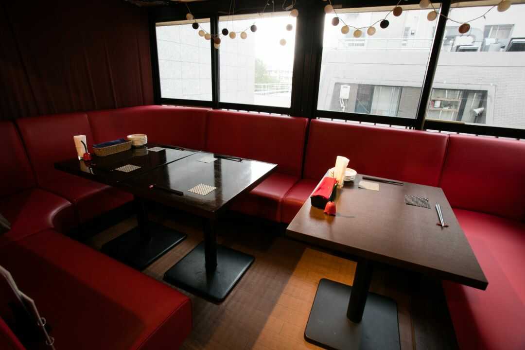東京の唐辛子料理専門店「赤い壺」のデートに人気の半個室