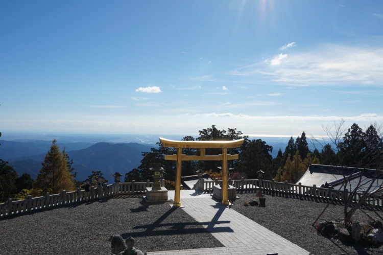 秋葉山本宮秋葉神社を訪れた際の見どころはありますか