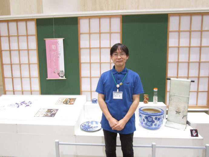 入間市博物館の学芸員である津久井さんの写真