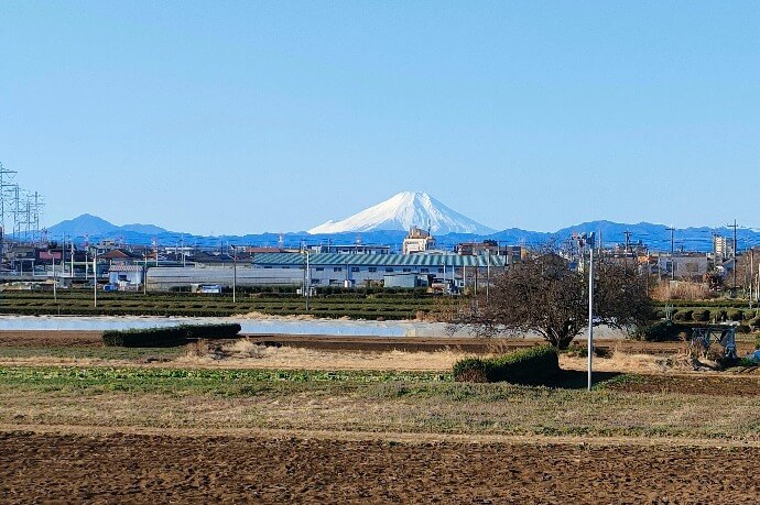 青い竜宮城の教室からみえる富士山