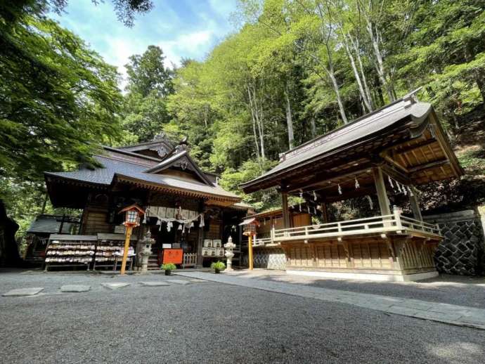 新倉富士浅間神社の本殿