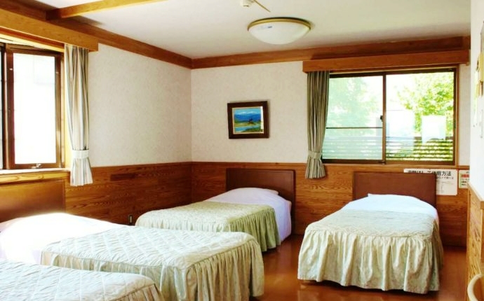 新潟県村上市の「道の駅朝日みどりの里」ほんわ館の寝室