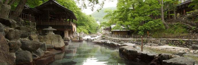 群馬県の宝川温泉の露天風呂