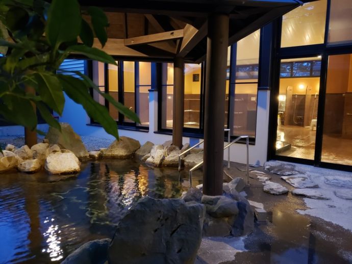 阿蘇市市営の温泉「阿蘇坊中温泉　夢の湯」の露天風呂