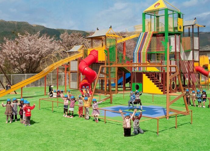 阿蘇内牧ファミリーパーク「あそ☆ビバ」で遊ぶ子どもたち