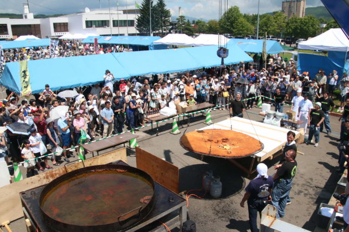 厚沢部町で開催された「あっさぶふるさと夏まつり」の様子