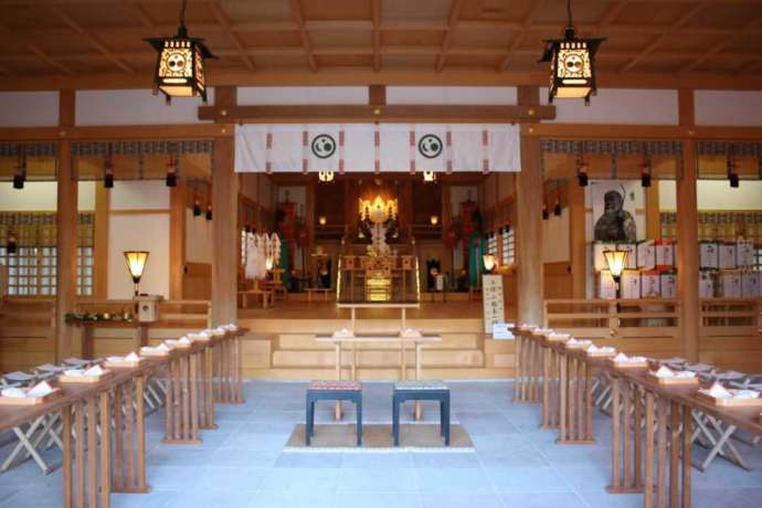 足羽神社の神殿の内観