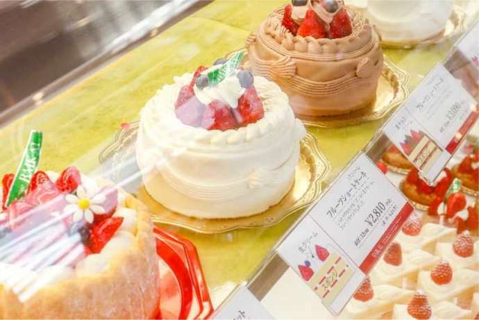 京都市北区にある「バイカル 金閣寺店」のケーキ