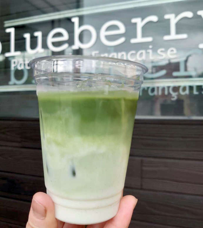 「blueberry 三島本店」の抹茶ラテ