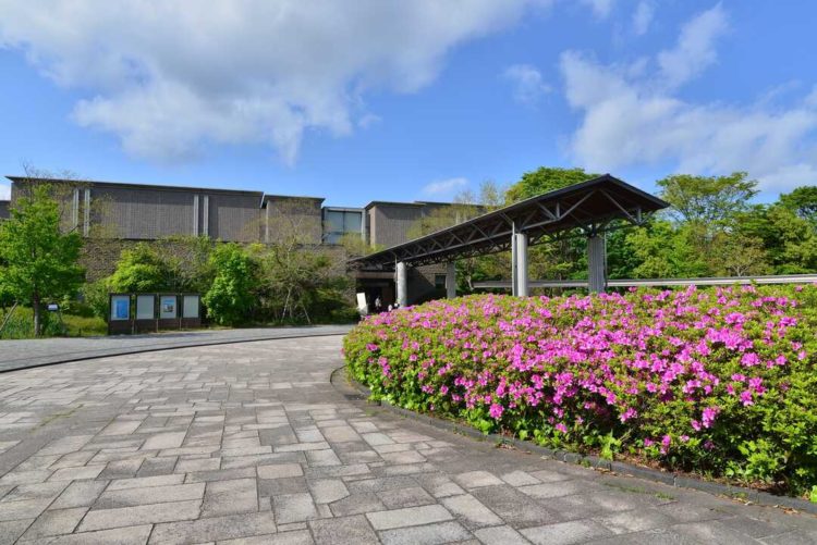 滋賀県草津市にある琵琶湖博物館の外観