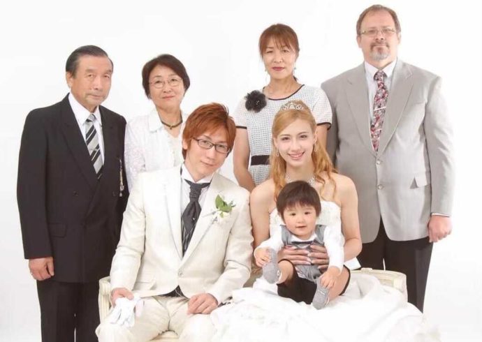 新潟県長岡市にある「ブライダルコア長岡鶴亀社」で撮影した家族写真