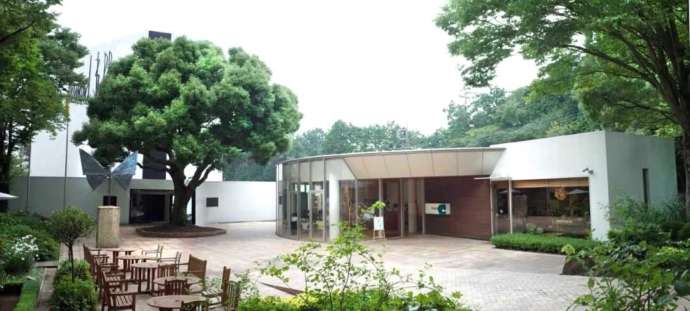 静岡県長泉町にある「ベルナール・ビュフェ美術館」の外観