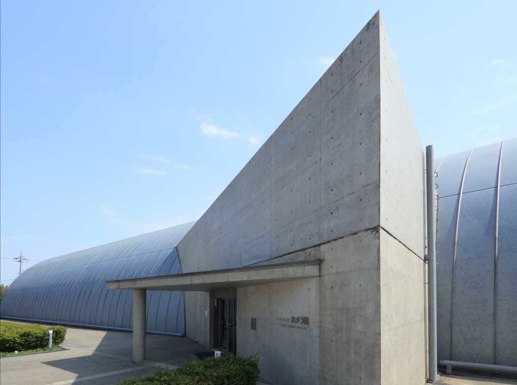 富山県高岡市にあるミュゼふくおかカメラ館の安藤忠雄氏による無機質をテーマとしたコンクリート建築
