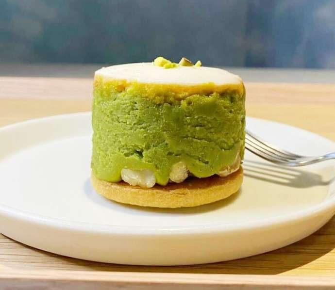 「KAKA cheesecake store 桜坂店」のバターサンド（ピスタチオ）