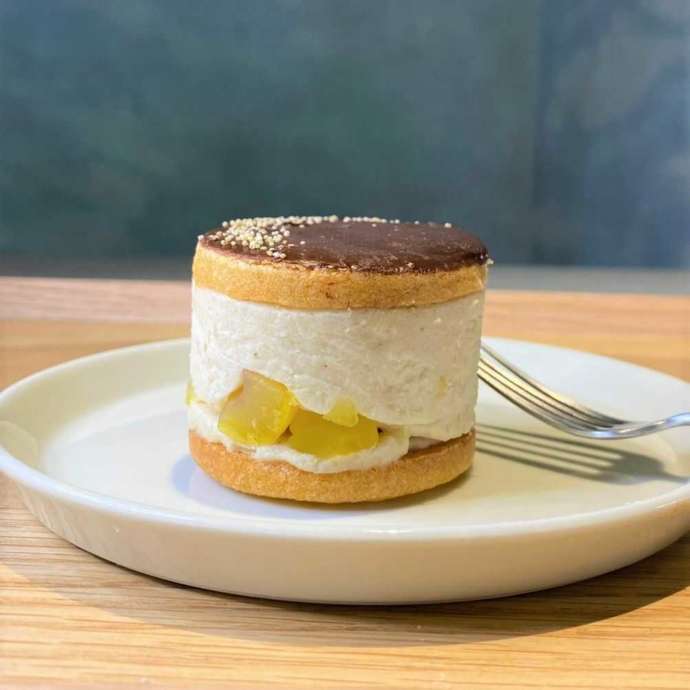 「KAKA cheesecake store 桜坂店」のバターサンド（モンブラン）