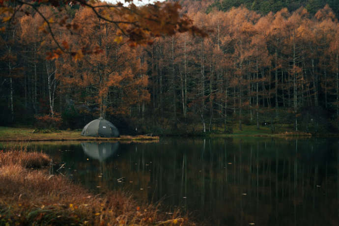 千代田湖キャンプ場の秋の風景