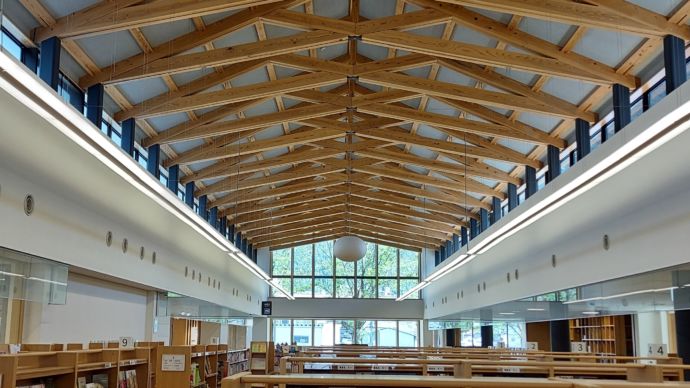 鳥取県智頭町にあるちえの森ちづ図書館の内観