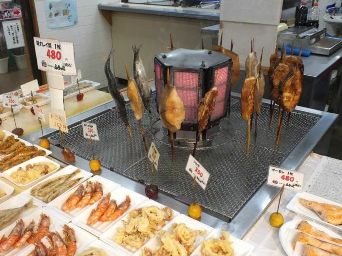 鳥海ふらっとの鮮魚直売所で販売している銀ガレイ焼きや魚介のフライ
