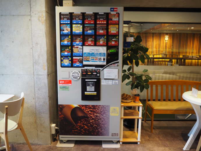 カフェスペースに設置されている自動販売機