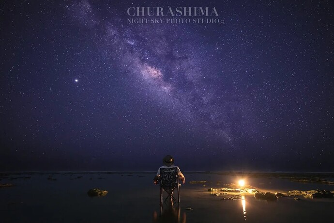 「CHURASHIMA NIGHT SKY PHOTO STUDIO」で撮影された満点の星空の下での写真