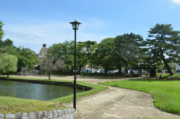歴史を感じる土浦市立博物館隣の亀城公園