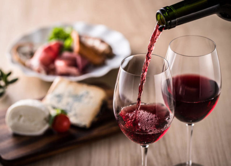 初デートで注文したいドリンクは創作イタリアンによく合うワイン