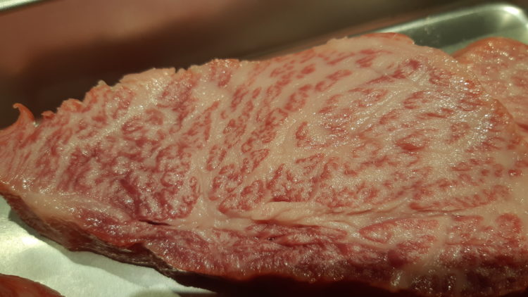ライブキッチンコレゾの厳選和牛ステーキ重で使用しているお肉
