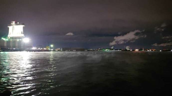 冬の名古屋港で見られる蒸気霧