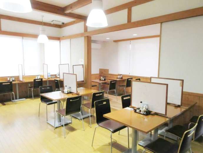 鳥取県西伯郡大山町にある「道の駅 大山恵みの里」のレストランの内観