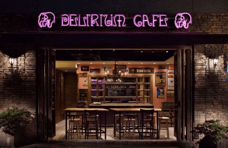 カップルの初デートディナーにおすすめのデリリウムカフェ GINZAの入り口