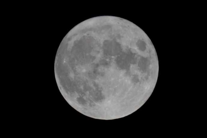 ディスカバリーパーク焼津天文科学館の小型望遠鏡で見た月