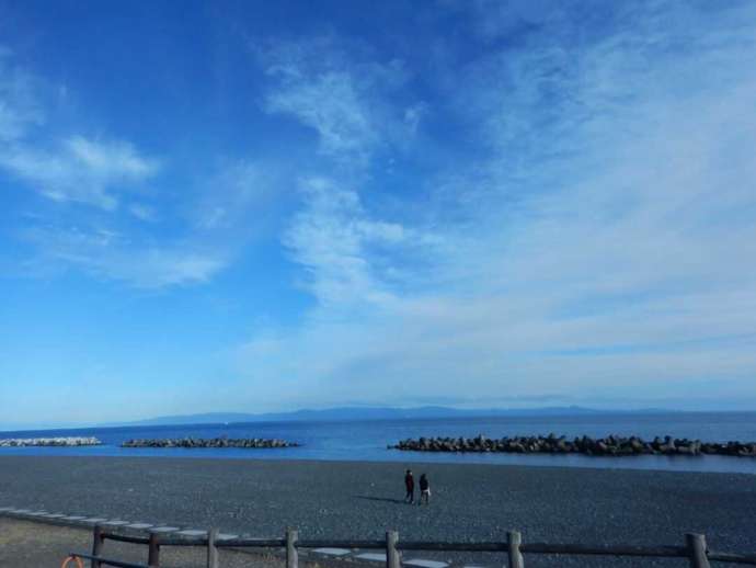ディスカバリーパーク焼津天文科学館近辺の海岸からは伊豆半島も見られる