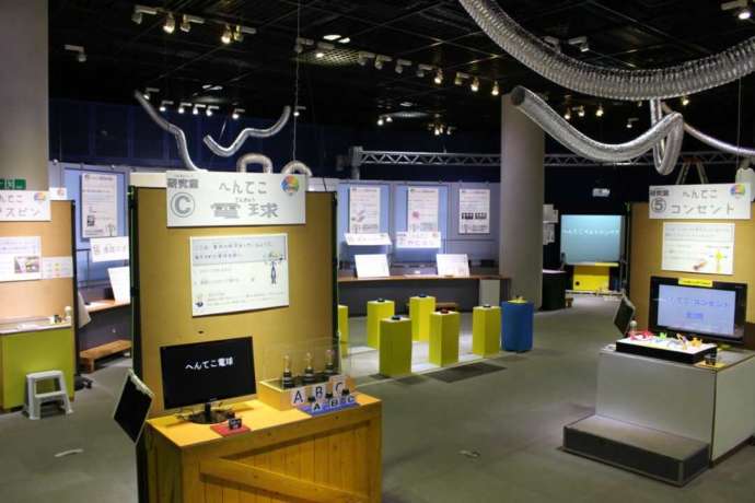 ディスカバリーパーク焼津天文科学館の展示・体験室の様子